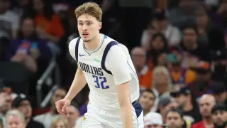 Mavericks Offer Seven-Item, Million-Dollar Bounty for Cooper Flagg Patch Card