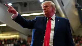 Trump's Port Huron Rally: Anti-Muslim Rhetoric vs. Economic Reality