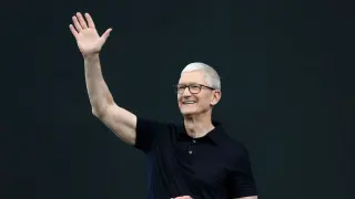 Apple’s AI Gamble Could Define Tim Cook’s Legacy