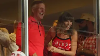 Swift flashes wedding ring as Kelce scores for Chiefs