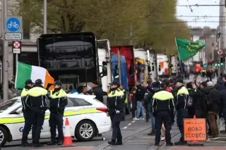 Ireland's fifth-day fuel protest spurs refinery restart and transport chaos