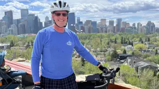 Eye trouble uncovers stage 4 lung cancer; endurance athlete defies odds with new therapies