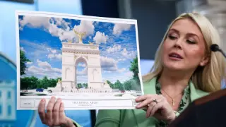 FAA finds Trump’s 250-foot Independence Arch poses no major aviation risk, but lighting is required