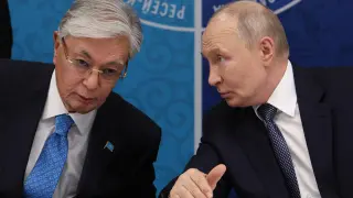 Kazakh Leader Calls for End to War as Ukraine Drones Hit Siberian Oil Hub