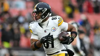 Packers bring in veteran tight end Jonnu Smith on 1-year deal