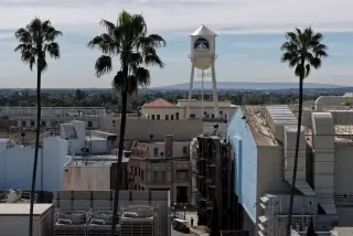 Paramount Launches $44.4B Debt Offering to Fund Warner Bros. Acquisition Amid Antitrust Delay