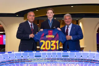 Barça lands Anthony Gordon on five-year contract