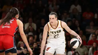 Clark's clutch buzzer-beater lifts Fever past Mystics 78-76