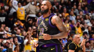 LeBron's Free-Agent Decision Delayed Amid Scheduling and Vacation Plans