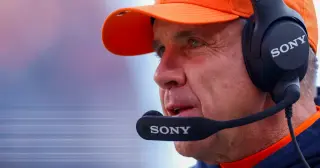 Broncos and Texans Coaches Reclaim Play-Calling Duties After Poor Starts