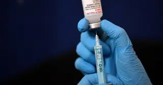 Personalized mRNA Cancer Vaccines Show Promise Amid Turbulence