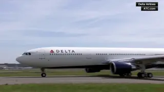 Delta Flight 1076 Hit by Firework on Approach to Midway
