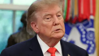 Trump’s Approval Collapses to 37% as Midterm Wave Threatens GOP Control
