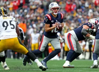 Patriots survive rugged outing as Maye struggles under Steelers' blitz, Vrabel-style defense shines