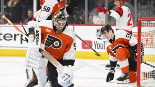 Flyers Set Franchise Record With Seventh Straight Loss to Carolina