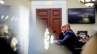Bipartisan pressure forces White House to scrap NIH grant control plan