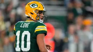 Packers' 35-14 Home Collapse Exposes Offensive Line Crisis and Sparks Record Prediction