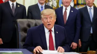 Trump's economic approval hits 26%, matching Biden's 2022 lows