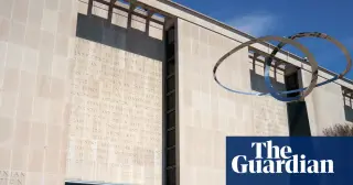 Trump seeks 30-foot Washington Colossus at Smithsonian to reshape national history exhibit