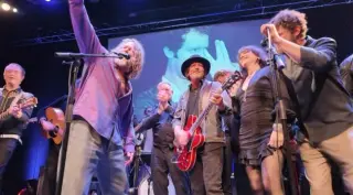Vedder leads emotional farewell singalong for Glen Hansard at Vicar Street
