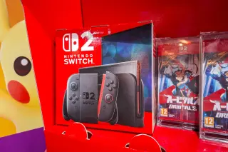 Nintendo VP Confirms Switch 2 Will Retain Physical Media, Defying Sony's Digital-Only Shift