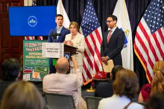 Healey proposes 110% cap on resale ticket prices in 'Great Divide Act'