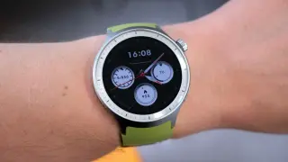 Moto Watch 2026: A Stylish Façade That Falls Short