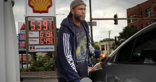 Gas Prices Near 2026 Peak as Midterms Loom Amid Iran War