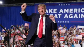 Trump’s First Midterm Ads Put His Image Center Stage