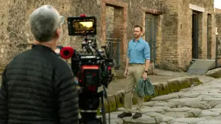 Hiddleston Brings Pompeii to Life in a Youth-Focused Time-Travel DocuSeries