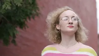 Detransitioner confronts surgeon over teen double mastectomy