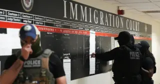 Judge curbs federal arrests at Manhattan immigration courts