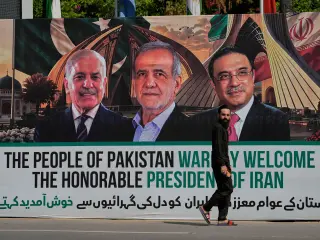 Pakistan Welcomes Iran’s President After US-Iran Deal Breakthrough