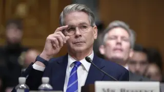 Treasury Draft Flags AI Boom as Bubble Risk with Broad Economic Ripples
