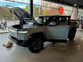 Rivian Dips as Credits Fade, Pushing the H2 Delivery Ramp to the Test