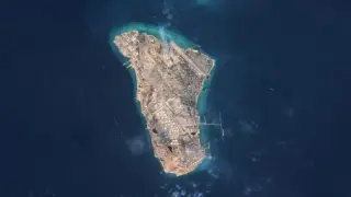 Iran Threatens Shipping as U.S. Strikes Iranian Tankers Near Kharg Island