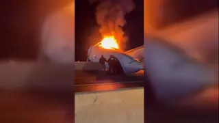 Bystanders rush to help after NetJets jet crashes on Texas highway