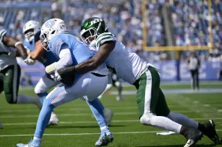 Jets stun Titans 23-10 as Aaron Glenn's blitz-heavy defense neutralizes Wan' Dale Robinson