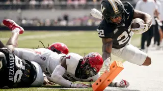 Vanderbilt Upsets NC State on Last-Second Fumble Return