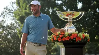 Scheffler toasts FedEx Cup glory with beer, praises Chamblee's golf brain