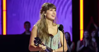 Taylor Swift moves to trademark voice clips and imagery to deter AI remakes