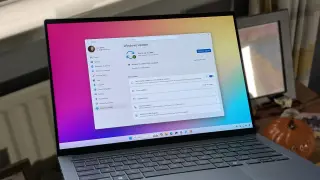 Windows 11 Update Controls get bigger leeway: skip at setup, longer pauses, and clearer update details