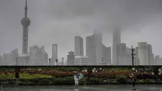 China tech rout deepens as AI stock sell-off drags CSI 300 toward decade low