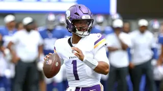 Murray exits Vikings debut after helmet hit, triggers concussion protocol
