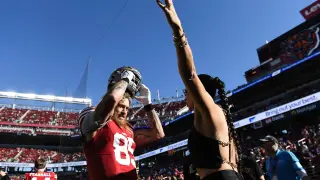 Kittle defies injury to save wife from giant spider; PETA weighs in