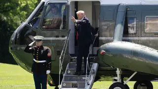 Radio gaps and a near-miss: Marine One's Reagan National departure under scrutiny
