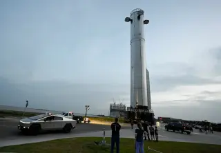 SpaceX stock slides to new low, briefly dips below IPO price