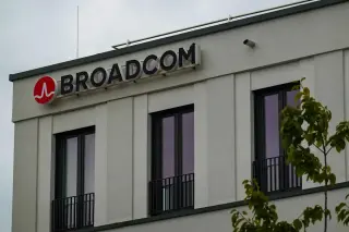 Broadcom’s AI chip surge can’t fully lift AVGO as Q4 outlook dims