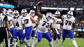 Allen's Backhanded Heroics Lift Bills Past Raiders as Defense Stumbles