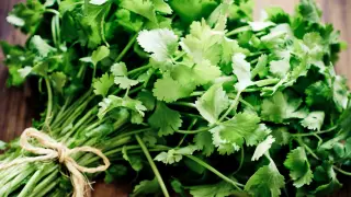 Cyclosporiasis outbreak prompts some U.S. eateries to trim fresh produce from menus
